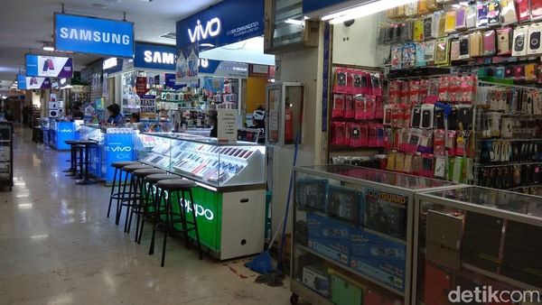 Penampakan Toko HP yang Tak Lagi Ramai Saat Lebaran