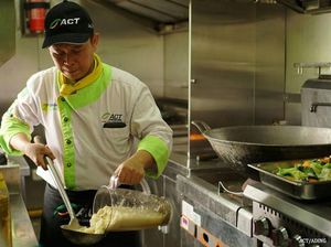 Ada Seribu Porsi Makanan Gratis untuk Pemudik di Cikampek