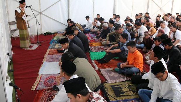 Suasana Salat Eid Idul Fitri 1439H di KBRI London, Jumat (15/6).