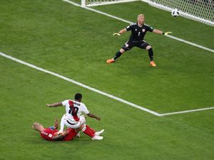 Kukuhnya Schmeichel di Bawah Mistar Gawang Denmark