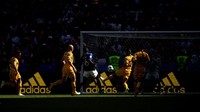 Tapi Paul Pogba menjadi pembeda. Gelandang Prancis itu melepaskan tendangan dari dalam kotak penalti yang merobek gawang Australia. (Foto: Laurence Griffiths/Getty Images)