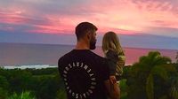 Foto-foto Ini Buktikan Chris Hemsworth Sosok Ayah Idaman
