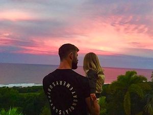 Foto-foto Ini Buktikan Chris Hemsworth Sosok Ayah Idaman Foto-foto Ini Buktikan Chris Hemsworth Sosok Ayah Idaman