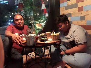 Ini Bukti Kalau Aziz Gagap Sering Makan Bareng Keluarga