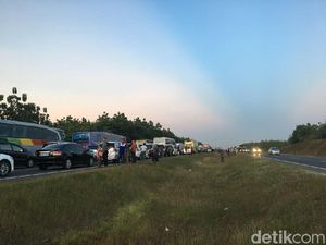 Polisi Berlakukan One Way di KM 126 Tol Cipali Arah Cikampek