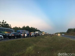 Polisi Berlakukan One Way di KM 126 Tol Cipali Arah Cikampek