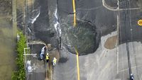 Akibat Gempa, Lubang Besar Menganga di Jalanan Osaka