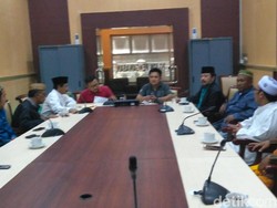 Kiai Tapal Kuda dan Madura Laporkan Fatwa Fardu Ain ke Bawaslu