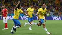 Meski Neymar tak bisa leluasa bergerak, Brasil masih bisa mencetak gol setelah Philippe Coutinho menjebol gawang Swiss pada menit ke-20. Foto: Marko Djurica/Reuters