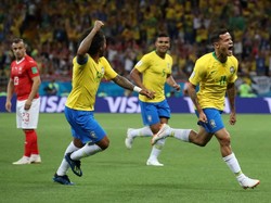 Meski Neymar tak bisa leluasa bergerak, Brasil masih bisa mencetak gol setelah Philippe Coutinho menjebol gawang Swiss pada menit ke-20. Foto: Marko Djurica/Reuters
