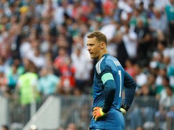 Kekecewaan juga terlihat di wajah Manuel Neuer. REUTERS/Kai Pfaffenbach.