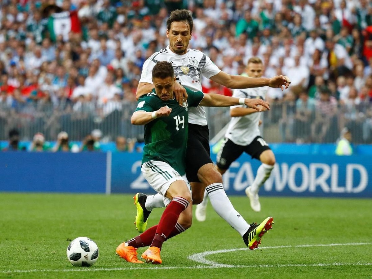 Mats Hummels di laga Jerman vs Meksiko. (Foto: Kai Pfaffenbach/Reuters)
