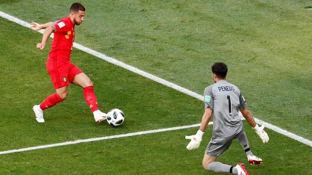 Eden Hazard gagal menaklukkan kiper Panama Jaime Penedo.
