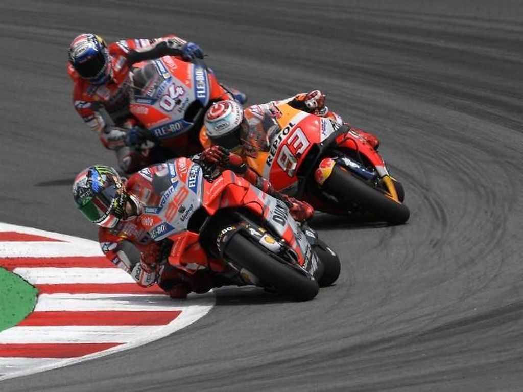 Apa yang Melintas di Benak Marquez Saat Tahu Dovi Jatuh? Apa yang Melintas di Benak Marquez Saat Tahu Dovi Jatuh?