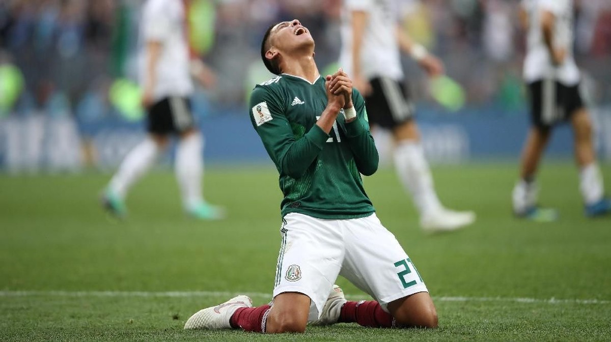 Pemain Meksiko Edson Alvarez merayakan kemenangan atas Jerman (Foto: Carl Recine/Reuters)