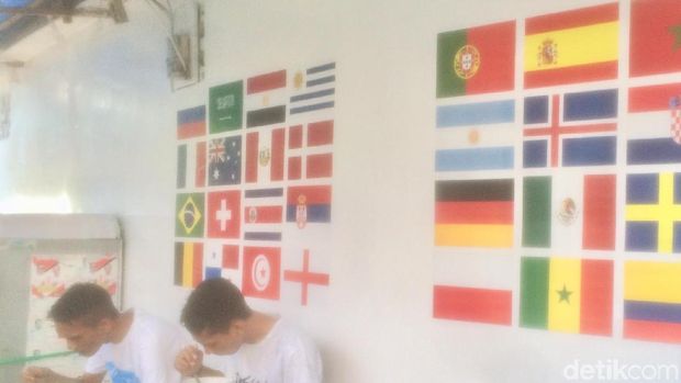 Ambon Ikut Meriahkan Piala Dunia 2018 dengan Bendera Negara Peserta