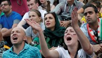 Reaksi pendukung Jerman saat pemain Jerman gagal mencetak gol. REUTERS/Henry Romero.