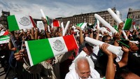 Parade kemenangan pendukung Meksiko. REUTERS/Gustavo Graf.