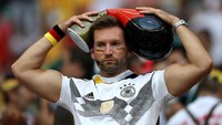 Wajah sedih pendukung Jerman. REUTERS/Carl Recine.