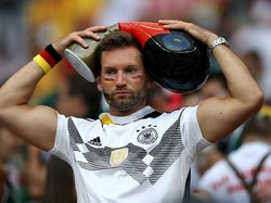 Wajah sedih pendukung Jerman. REUTERS/Carl Recine.