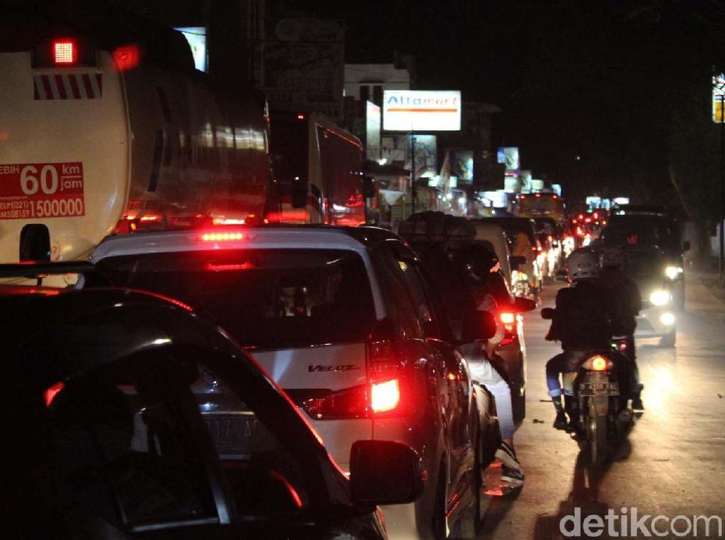 Cuti Bersama dan Pencairan THR Mepet Lebaran Sumbang Kemacetan Mudik Cuti Bersama dan Pencairan THR Mepet Lebaran Sumbang Kemacetan Mudik