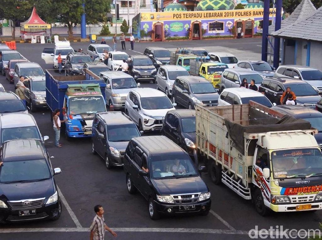 H+3, Penumpang Pelabuhan Ketapang Capai 74.968 Orang H+3, Penumpang Pelabuhan Ketapang Capai 74.968 Orang