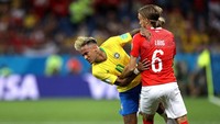 Laga antara Brasil vs Swiss di Grup E Piala Dunia 2018 menjadi pertandingan pertama Neymar di ajang resmi setelah mengalamai cedera metatarsal pada Februari lalu. Ini sekaligus untuk pertama kalinya bintang Brasil tersebut main penuh sejak periode yang sama. (Foto: Buda Mendes/Getty Images)