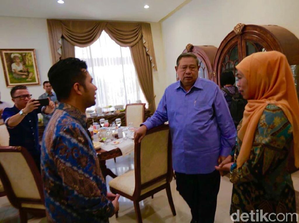 Diusung PD Jadi Gubernur, Khofifah-Emil Dukung Jokowi Nyapres Diusung PD Jadi Gubernur, Khofifah-Emil Dukung Jokowi Nyapres