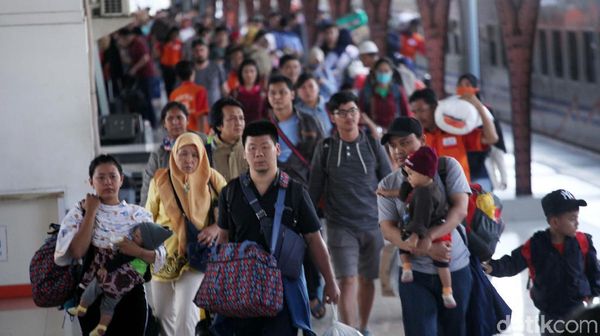Arus Balik Mulai Terlihat di Stasiun Senen