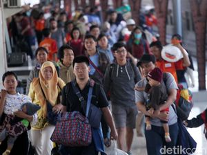 Arus Balik Mulai Terlihat di Stasiun Senen