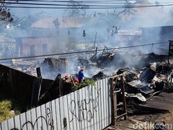 Gudang Mebel, Besi Tua dan Warung di By Pass Pandaan Ludes Terbakar