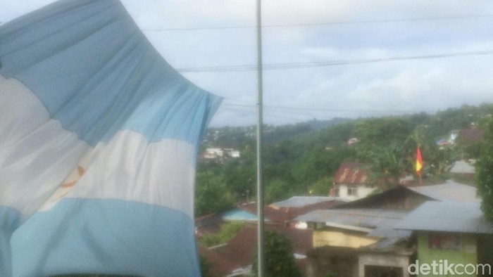 Ambon Ikut Meriahkan Piala Dunia 2018 dengan Bendera Negara Peserta