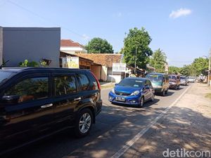 Anyer Macet 15 Km, Polisi Berlakukan Sistem 1 Arah Anyer Macet 15 Km, Polisi Berlakukan Sistem 1 Arah