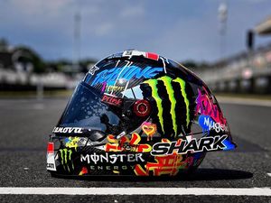 Helm Keren Lorenzo di Balapan Catalunya