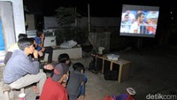 Pertandingan yang mereka saksikan Kosta Rika melawan Serbia.
