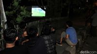 Nobar Piala Dunia di Tengah Kemacetan Nagreg