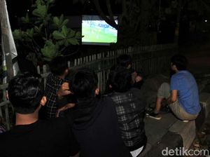 Nobar Piala Dunia di Tengah Kemacetan Nagreg