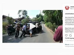 Viral, Aksi Polisi Ibun Kabupaten Bandung Ambil Alih Mobil Mogok