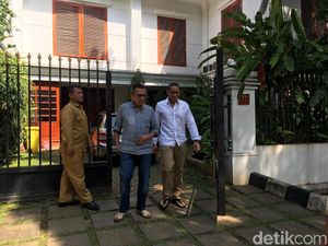 Ditemani Taufik, Sandi Halalbihalal ke Rumah Prabowo Ditemani Taufik, Sandi Halalbihalal ke Rumah Prabowo