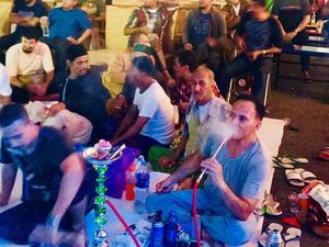 Serunya Nobar World Cup di Transmart Cirebon, Ditemenin Shisha