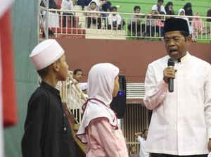 Berbagi dengan Anak Yatim dan Kaum Dhuafa Berbagi dengan Anak Yatim dan Kaum Dhuafa