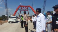 Foto: Aksi Menhub Atur Lalin di Jembatan Kalikuto