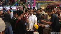 Foto: Jokowi Bikin Heboh Pengunjung Transmart Bogor