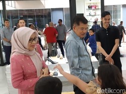JK Ajak Istri, Anak, dan Cucunya ke Mal di Makassar
