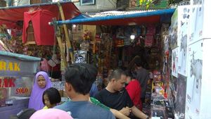 Pemburu Mainan Serbu Pasar Gembrong