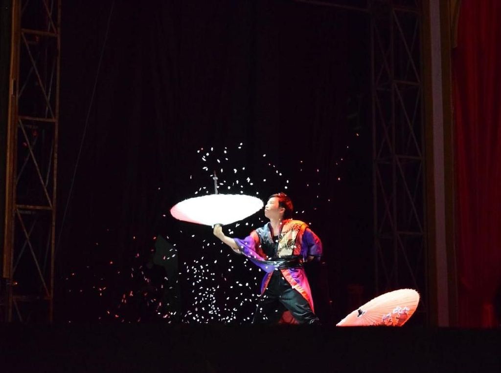 Sirkus Internasional Ramaikan Libur Lebaran di Trans Studio Makassar