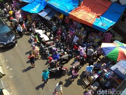 Masih Beroperasi, Pasar Gembrong Batal Digusur?