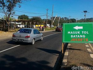 Di Batang, Kendaraan Pemudik Dipecah Dua Jalur Di Batang, Kendaraan Pemudik Dipecah Dua Jalur