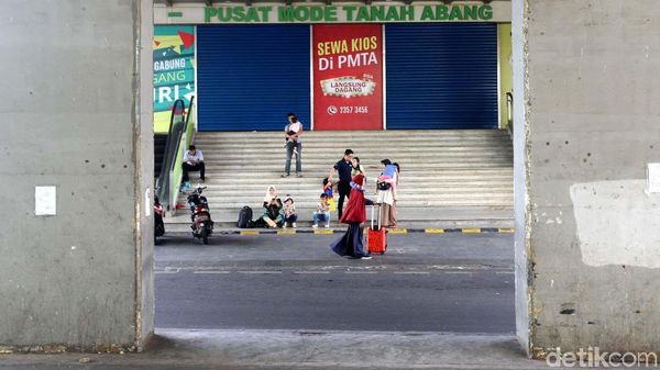 Pasar Tanah Abang Masih Tutup