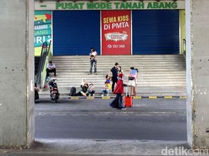 Pasar Tanah Abang Masih Tutup